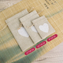Load image into Gallery viewer, 50 Pcs/Lot Heart Shape Jute Drawstring Bags 10x14cm Jewelry Small Pouches Wedding Christmas Gift Package Pocket
